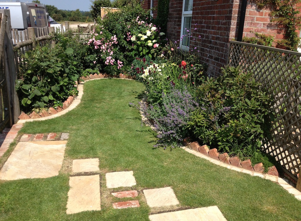 Brockenhurst front garden