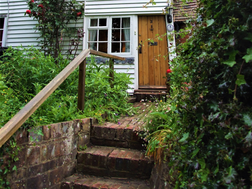 Elsie cottage front garden before